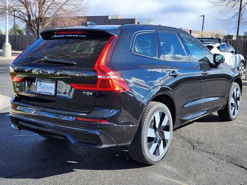 2025 Volvo XC60 Plug-In Hybrid T8 Plus