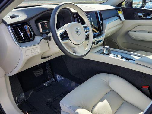 2025 Volvo XC60 Plug-In Hybrid T8 Plus