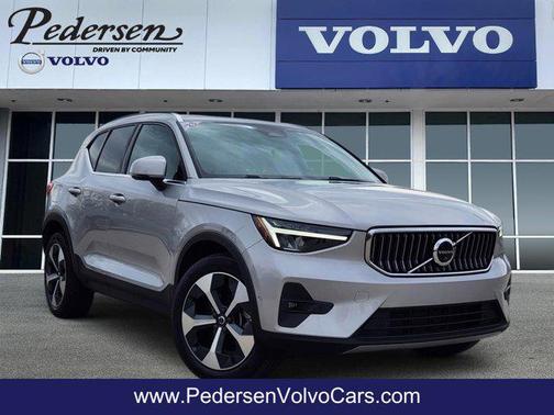 2023 Volvo XC40 B5 Ultimate Bright Theme