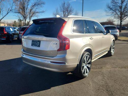 2024 Volvo XC90 B6 Plus Bright Theme 6-Seater
