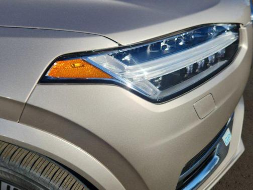 2024 Volvo XC90 B6 Plus Bright Theme 6-Seater