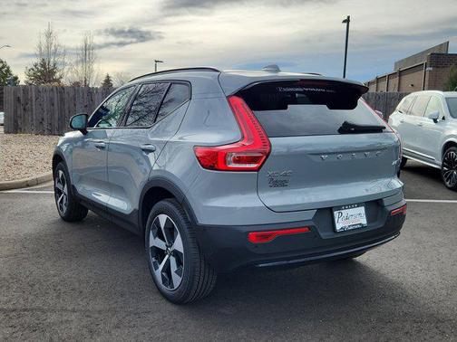 2026 Volvo XC40 B5 Plus