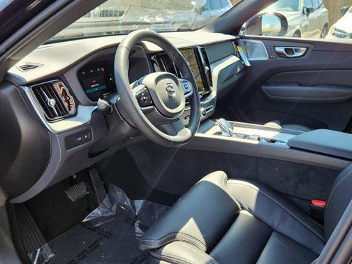 2025 Volvo XC60 Plug-In Hybrid T8 Ultra Black Edition