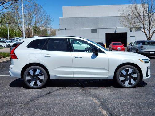 2025 Volvo XC60 Plug-In Hybrid T8 Plus