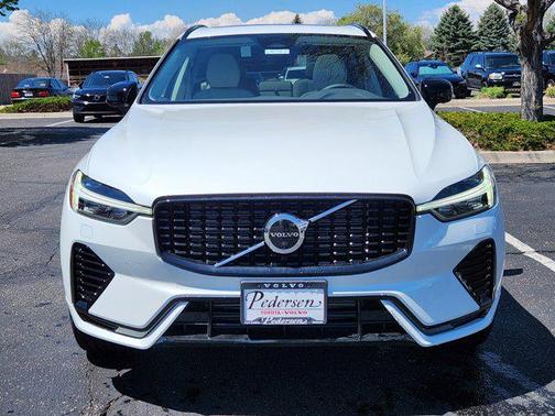2025 Volvo XC60 Plug-In Hybrid T8 Plus