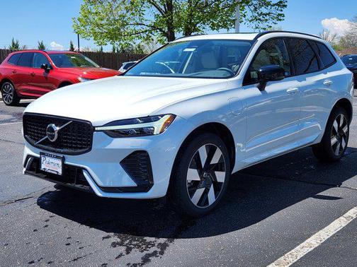 2025 Volvo XC60 Plug-In Hybrid T8 Plus