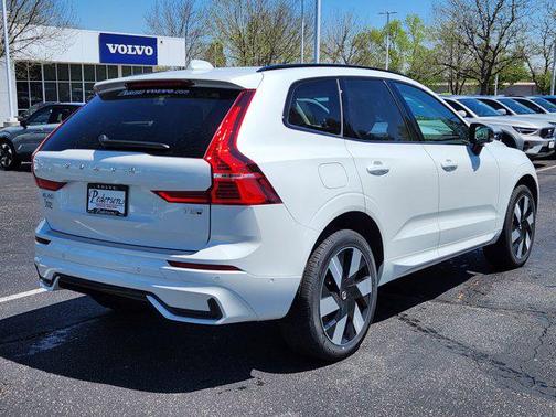 2025 Volvo XC60 Plug-In Hybrid T8 Plus