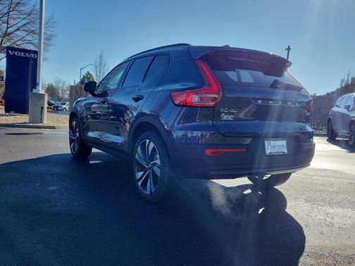 2026 Volvo XC40 B5 Ultra