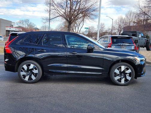 2025 Volvo XC60 Plug-In Hybrid T8 Ultra