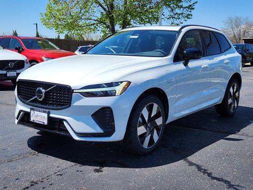 2025 Volvo XC60 Plug-In Hybrid T8 Plus