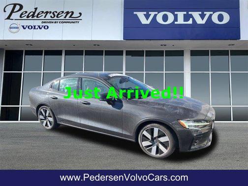 2024 Volvo S60 Recharge Plug-In Hybrid T8 Plus Dark Theme