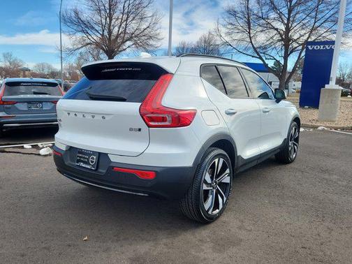 2023 Volvo XC40 B5 Plus Dark Theme
