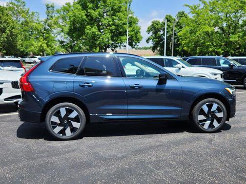 2025 Volvo XC60 Plug-In Hybrid T8 Plus