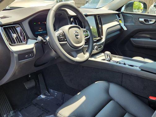 2025 Volvo XC60 Plug-In Hybrid T8 Plus