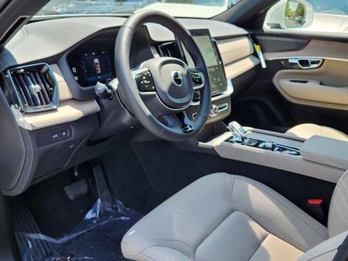 2025 Volvo XC90 Plug-In Hybrid T8 Plus 7-Seater