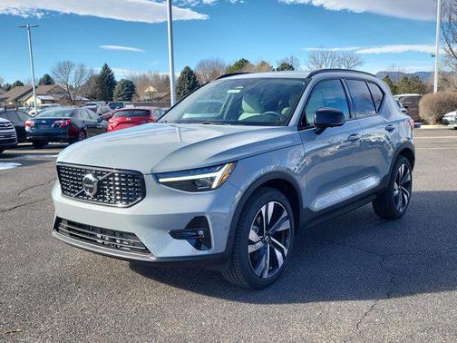 2026 Volvo XC40 Ultra, B5 AWD Gas (mild hybrid), Dark