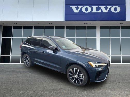 2023 Volvo XC60 Recharge Plug-In Hybrid T8 Ultimate Dark Theme
