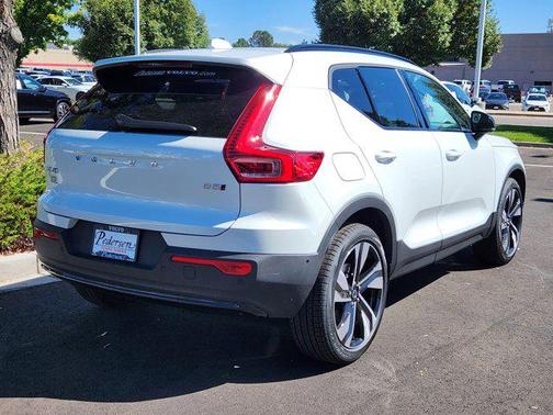 2026 Volvo XC40 B5 Ultra