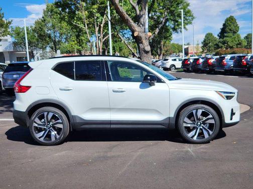 2026 Volvo XC40 B5 Ultra