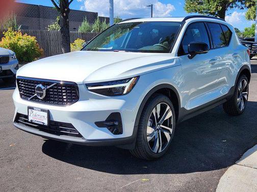 2026 Volvo XC40 B5 Ultra