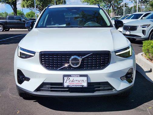 2026 Volvo XC40 B5 Ultra