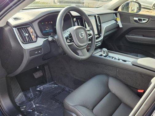 2025 Volvo XC60 Plug-In Hybrid T8 Plus