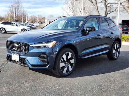 2025 Volvo XC60 Plug-In Hybrid T8 Plus