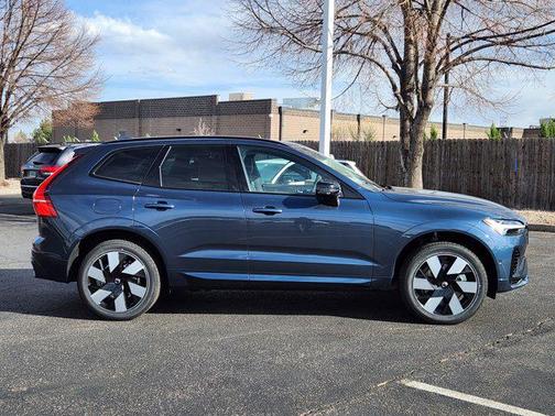2025 Volvo XC60 Plug-In Hybrid T8 Plus