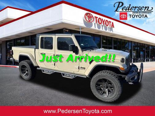 Limited Edition Gobi Clearcoat 2022 Jeep Gladiator Sport S