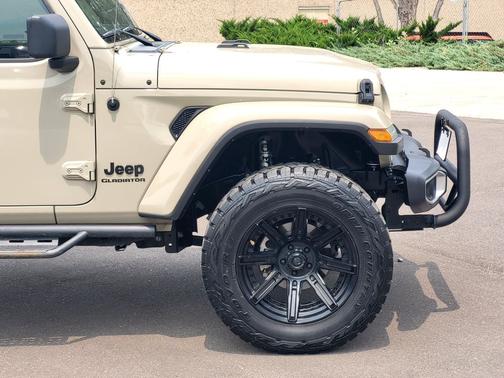 Limited Edition Gobi Clearcoat 2022 Jeep Gladiator Sport S