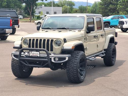 Limited Edition Gobi Clearcoat 2022 Jeep Gladiator Sport S
