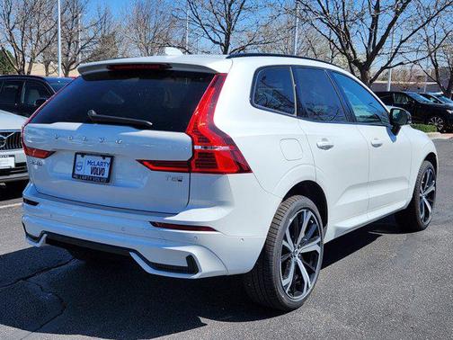2025 Volvo XC60 Plug-In Hybrid T8 Ultra