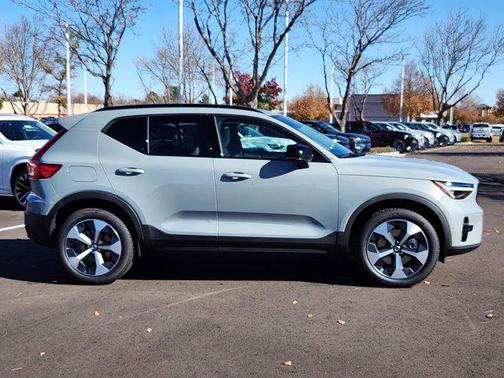 2026 Volvo XC40 B5 Plus