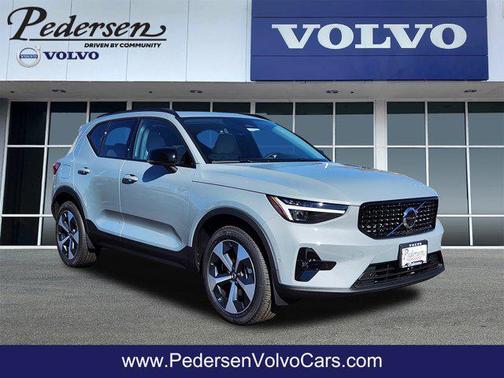 2026 Volvo XC40 B5 Plus