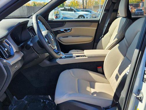 Crystal White Pearl 2026 Volvo XC90 Plus, B6 AWD Gas (mild hybrid), Gasoline, Bright, 7 Seats