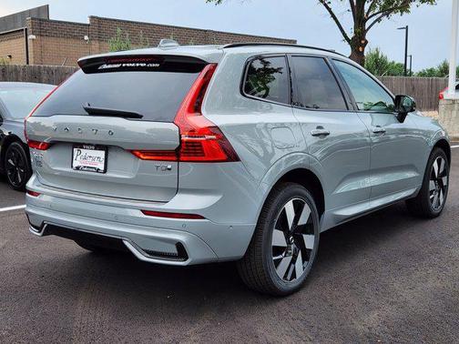 2025 Volvo XC60 Plug-In Hybrid T8 Plus
