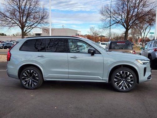 2026 Volvo XC90 B6 Ultra Dark Theme 7-Seater