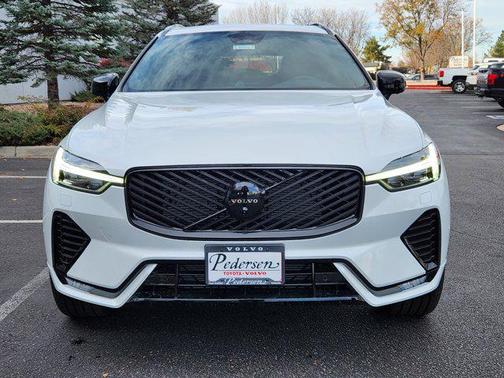 2026 Volvo XC60 B5 Ultra Black Edition