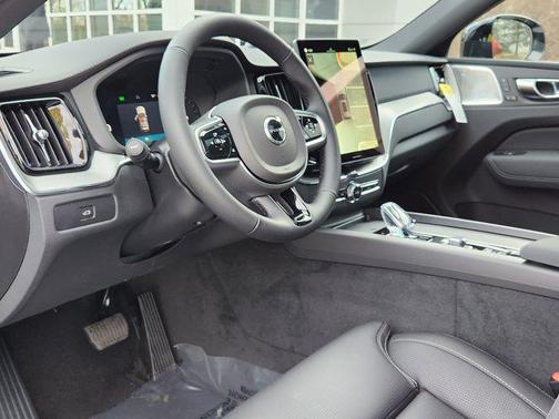 2026 Volvo XC60 B5 Ultra Black Edition