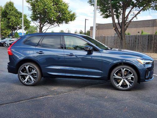2025 Volvo XC60 Plug-In Hybrid T8 Ultra