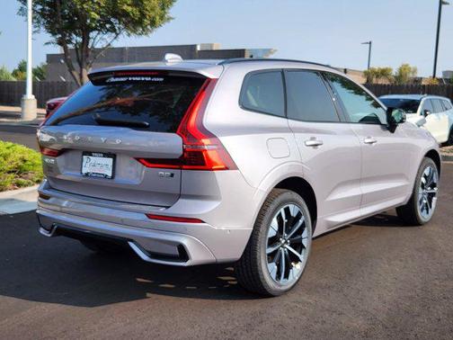 2026 Volvo XC60 B5 Plus