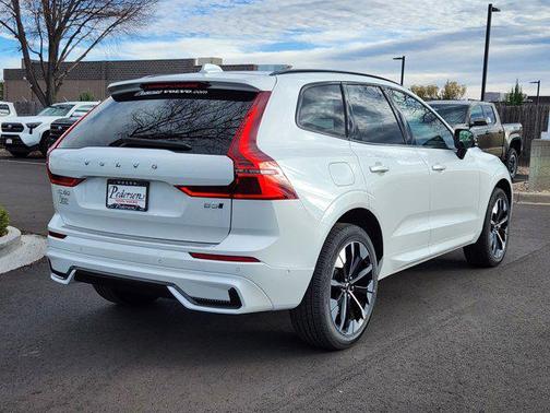 2026 Volvo XC60 B5 Plus