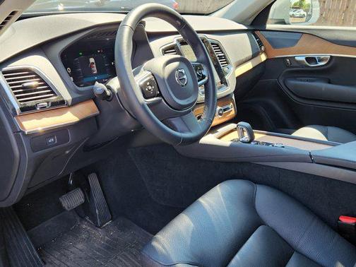 2025 Volvo XC90 B6 Plus 7-Seater