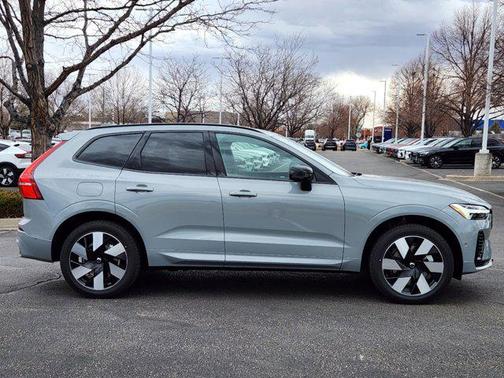 2025 Volvo XC60 Plug-In Hybrid T8 Plus