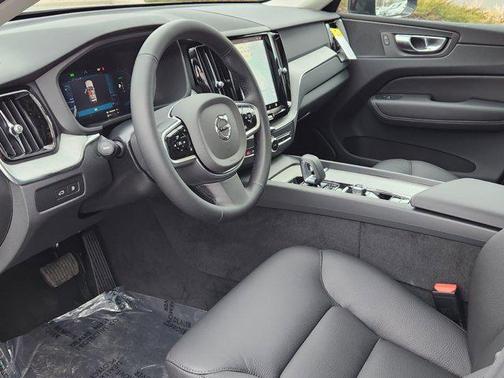 2025 Volvo XC60 Plug-In Hybrid T8 Plus
