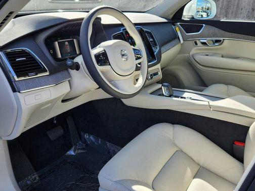 2025 Volvo XC90 B6 Plus 7-Seater