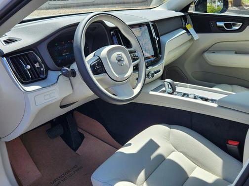 2025 Volvo XC60 Plug-In Hybrid T8 Plus