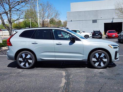 2025 Volvo XC60 Plug-In Hybrid T8 Plus