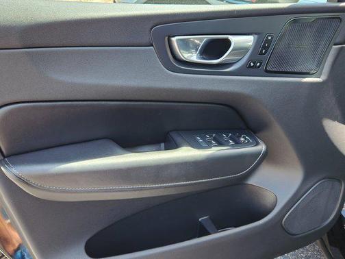 2022 Volvo XC60 B6 Inscription