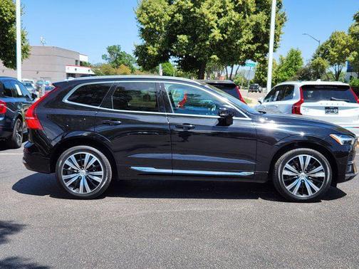 2022 Volvo XC60 B6 Inscription